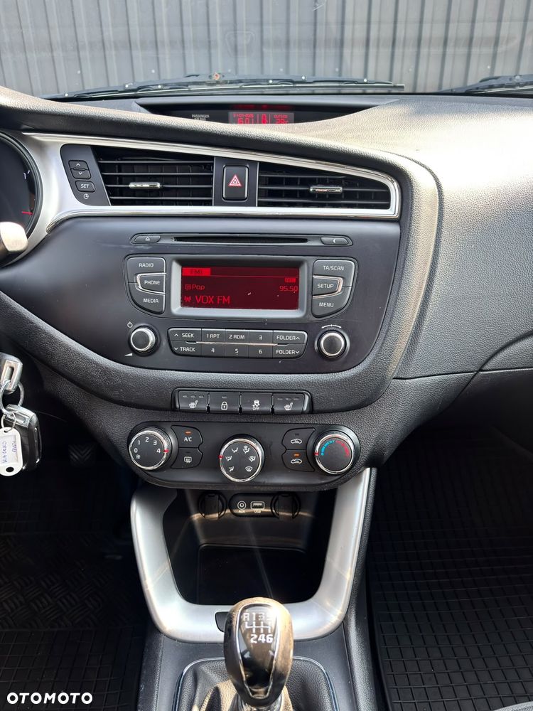Kia Ceed 1.4 CVVT ISG Dream Team Edition - 16