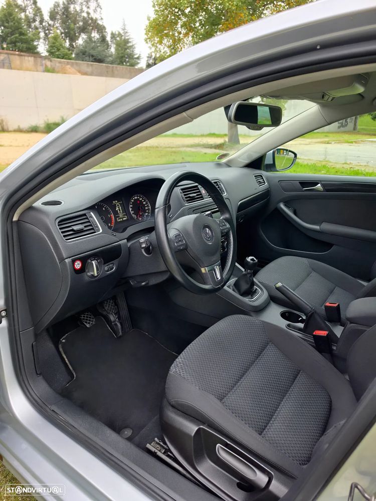 VW Jetta 1.6 TDi Trendline - 11