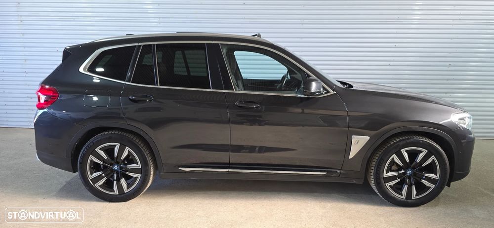 BMW iX3 Impressive - 11