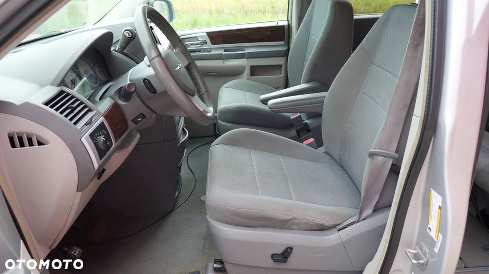Chrysler Town & Country - 5