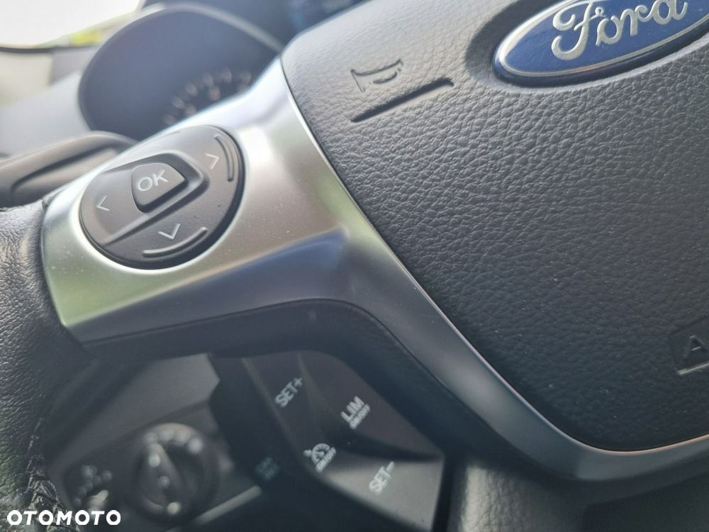 Ford Kuga 1.5 EcoBoost 2x4 Titanium - 16