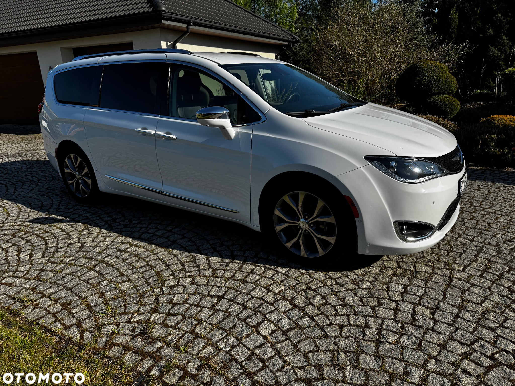 Chrysler Pacifica - 3