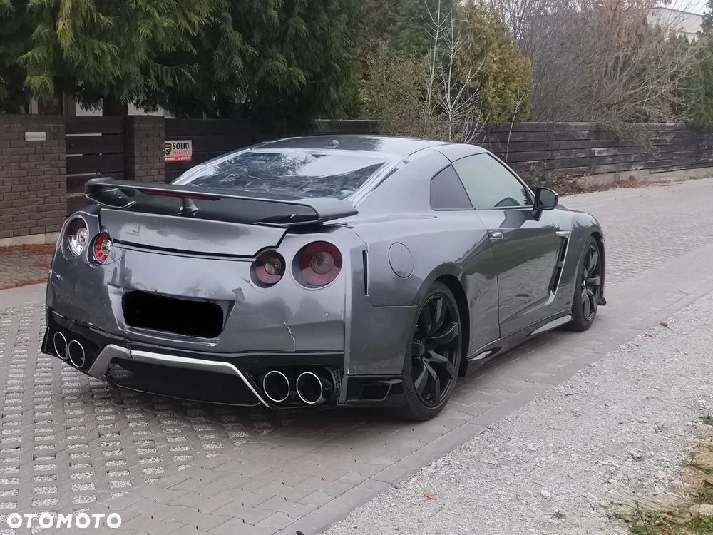 Nissan GT-R - 4