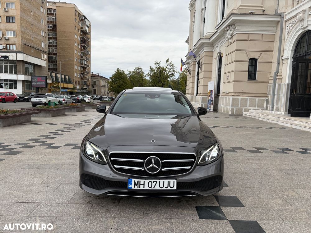Mercedes-Benz E 220 d 4Matic T 9G-TRONIC - 2