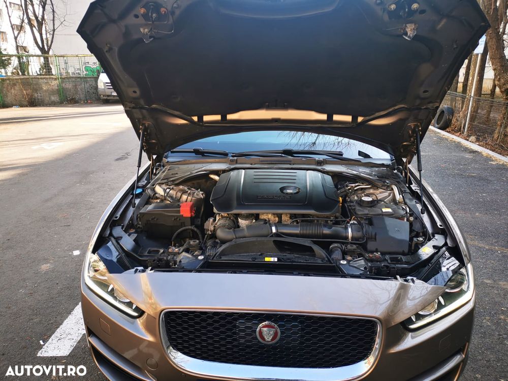 Jaguar XE 2.0 Portfolio - 8