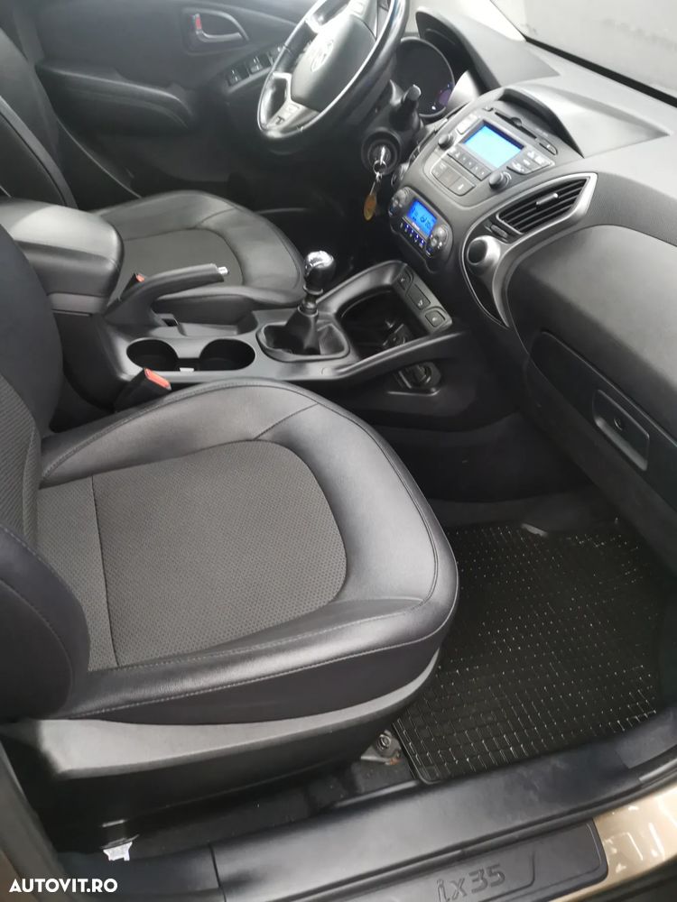 Hyundai ix35 2.0 CRDI 4WD Fifa World Cup Silver Edition - 9