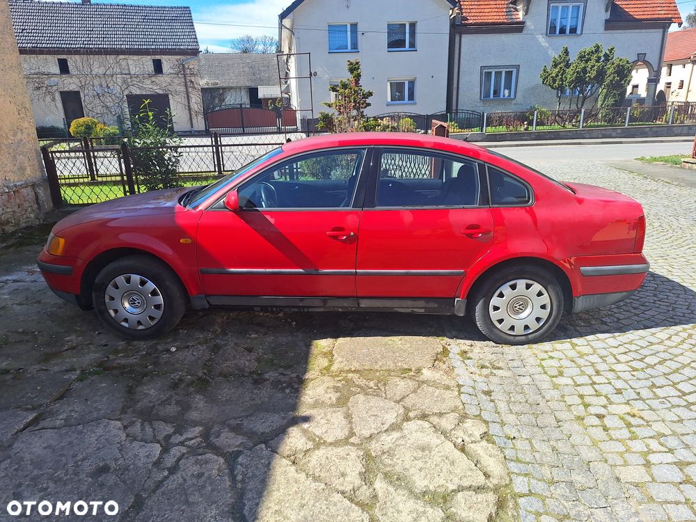 Volkswagen Passat - 4