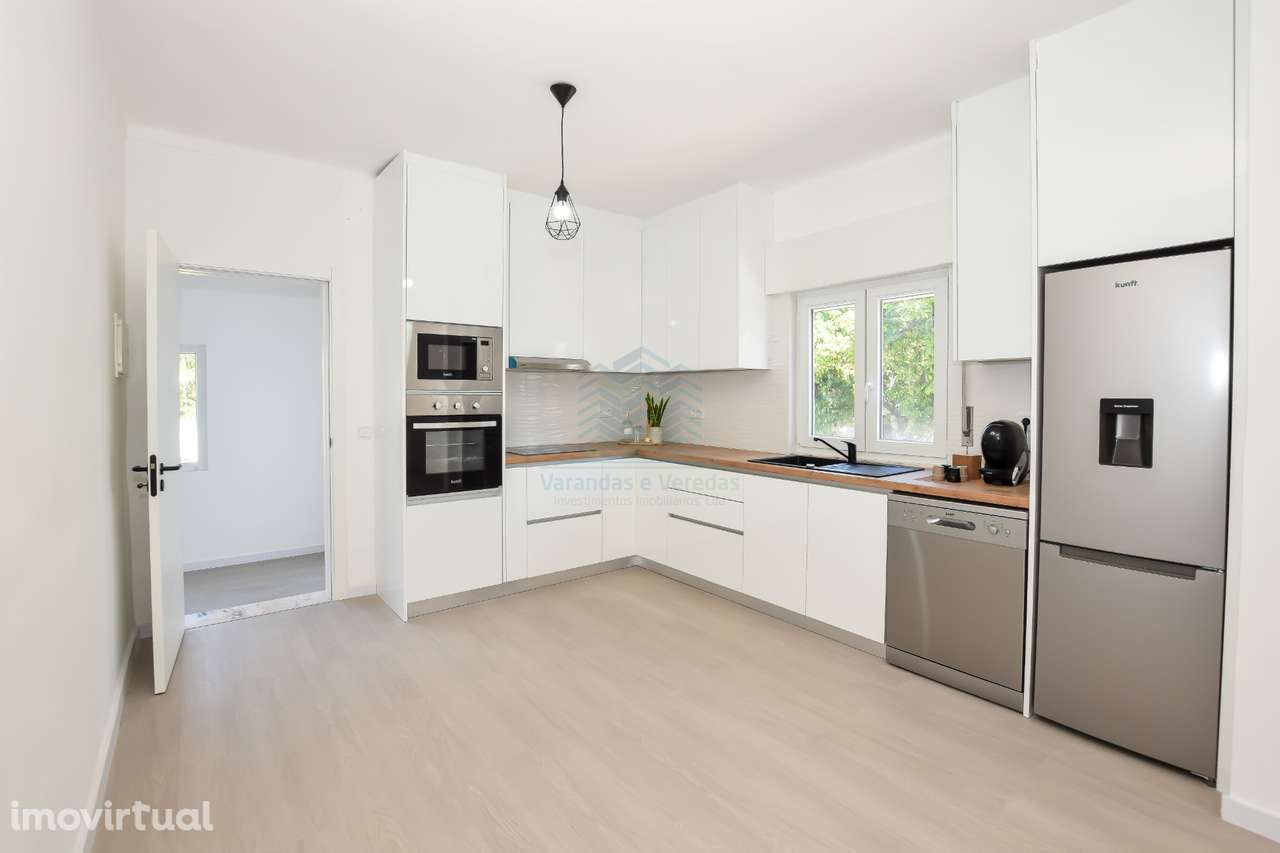 Moradia T3 remodelada com Anexos, Garagem e Poço. - Grande imagem: 4/46