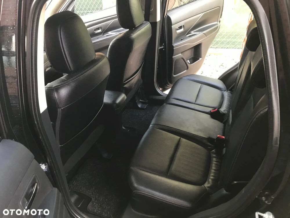 Mitsubishi Outlander 2.2 DI-D 4WD Diamant Edition - 29