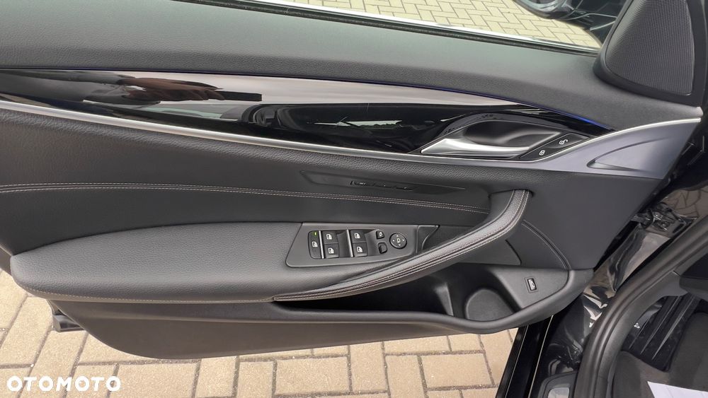 BMW Seria 5 520i Sport Line - 33