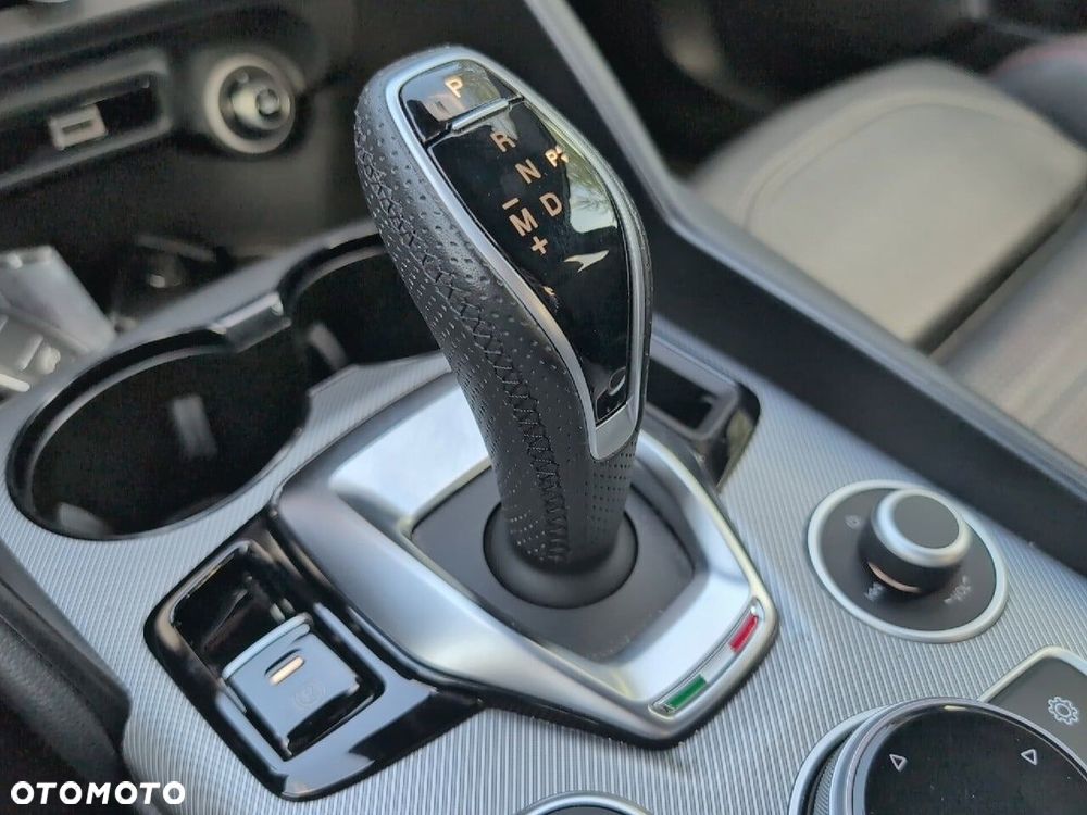 Alfa Romeo Giulia 2.0 Turbo 16V AT8-Q4 Ti - 16