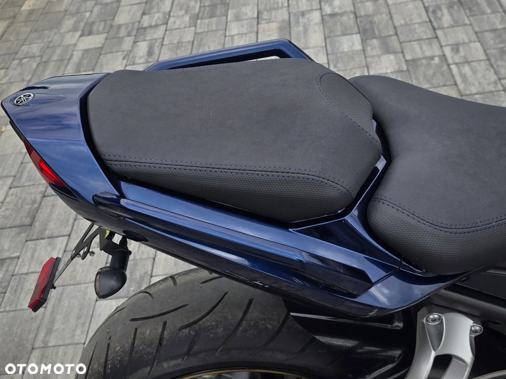 Yamaha FZ - 27