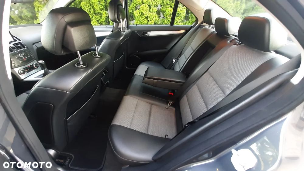 Mercedes-Benz Klasa C 180 Kompressor BlueEFFICIENCY Avantgarde - 27