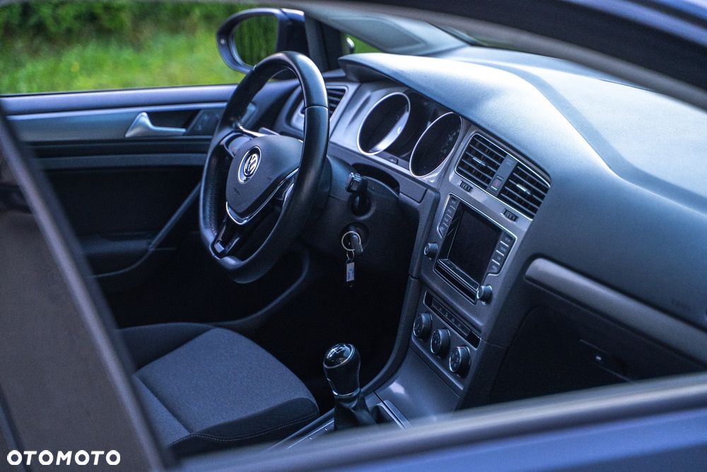 Volkswagen Golf - 23