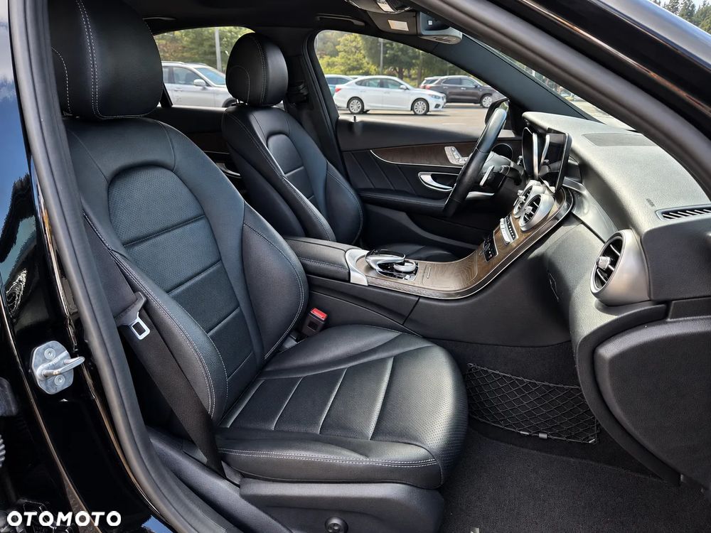 Mercedes-Benz Klasa C 300 9G-TRONIC - 10