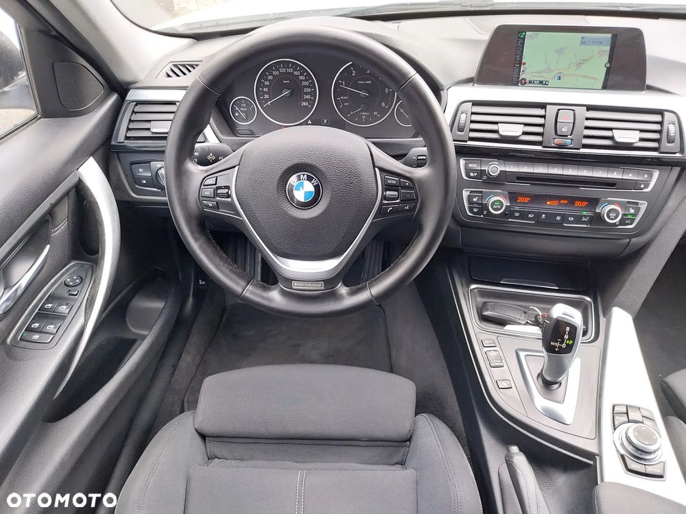 BMW Seria 3 318d Sport Line - 29
