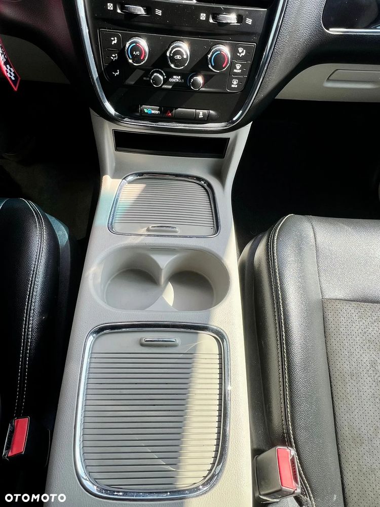Dodge Grand Caravan - 15