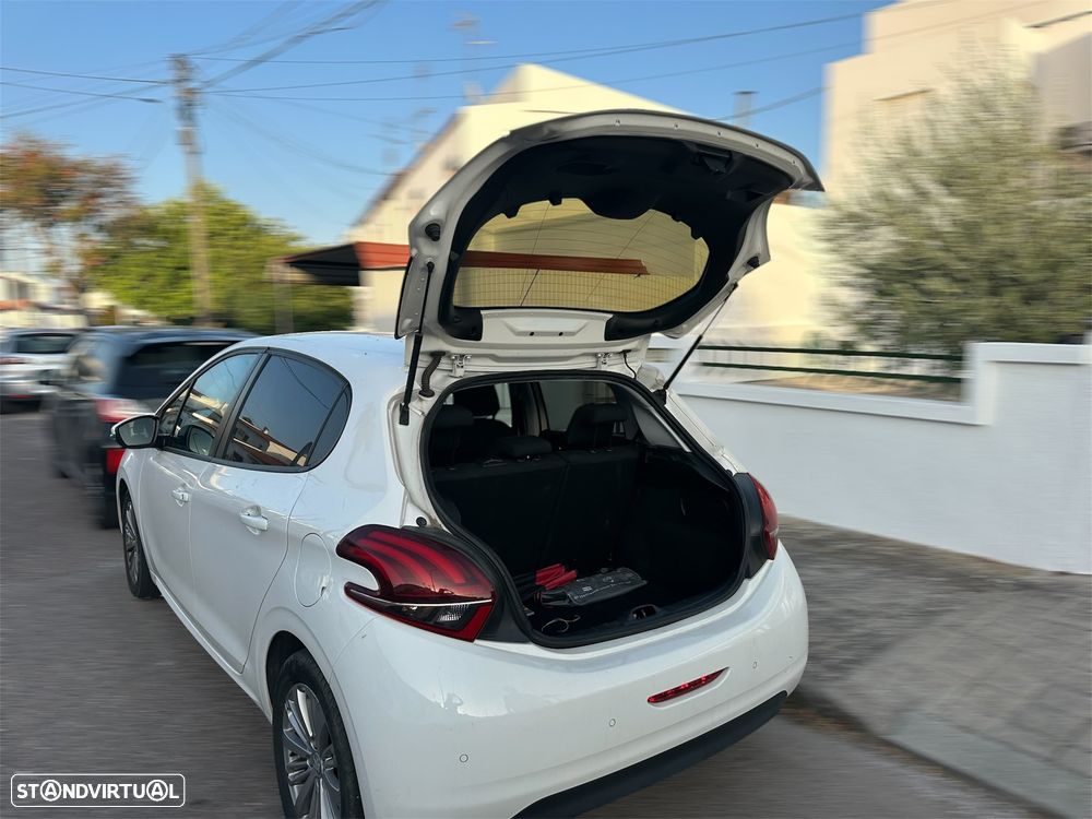Peugeot 208 1.2 PureTech Signature - 7