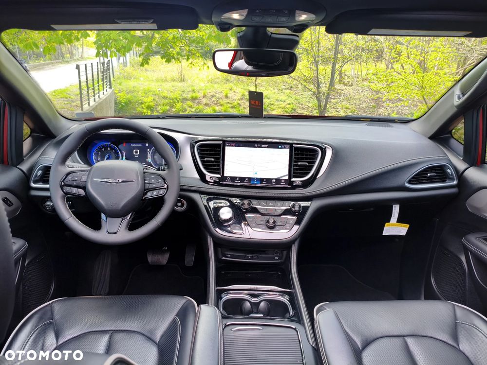 Chrysler Pacifica - 5