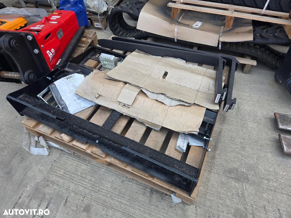 Bobcat S510, 2025, NOU, ridica 800kg, Masa operationala 3t, ANVELOPE PLINE, cabina inchisa cu AER CONDITIONAT, latime 1,7m, lungime 3,3m, inaltime 2m, motor KUBOTA 50CP, cupla rapida, furci, Jouystickuri, posibil leasing 4 ani-PROMOTIE 42.900 EUR+Tva - 25