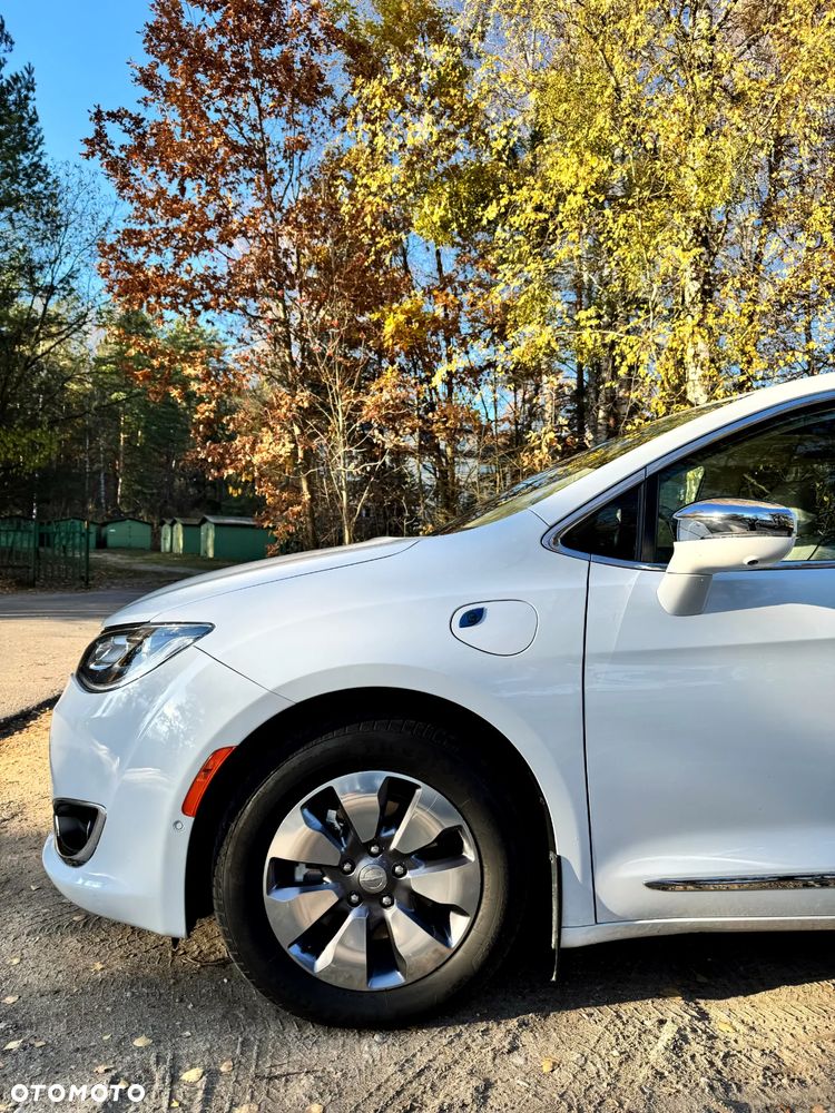 Chrysler Pacifica - 3