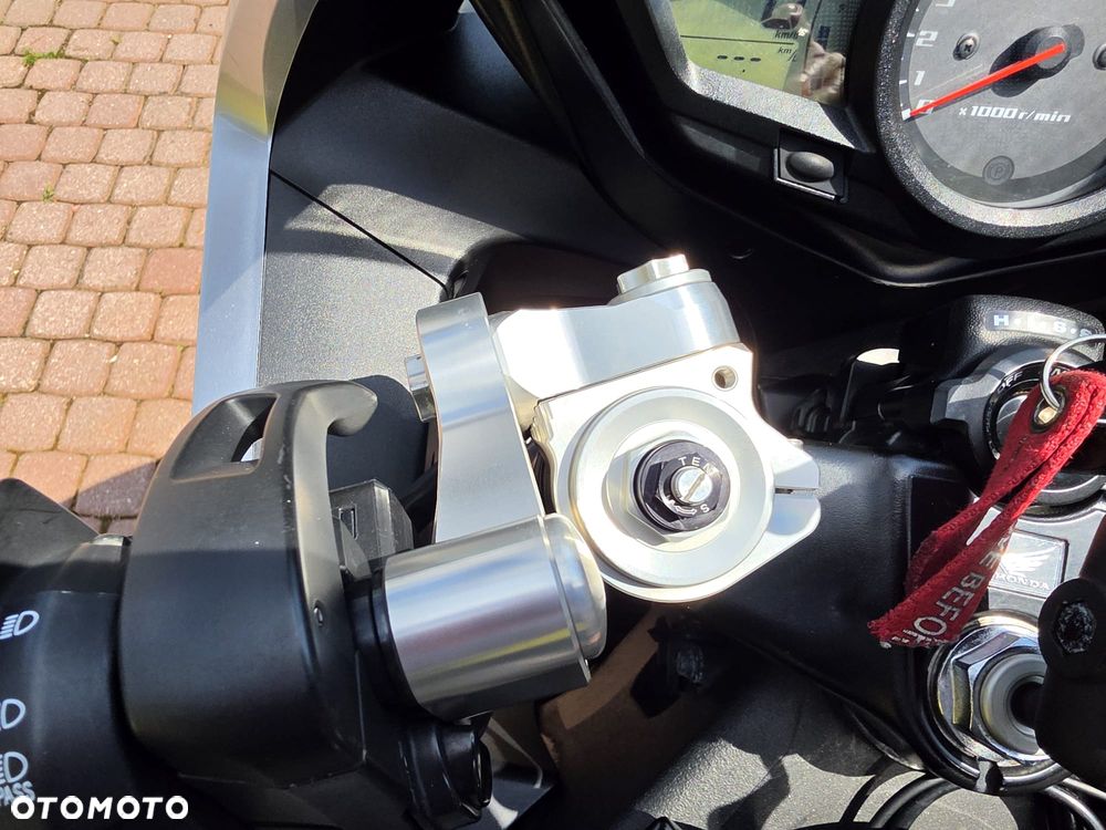 Honda VFR - 27