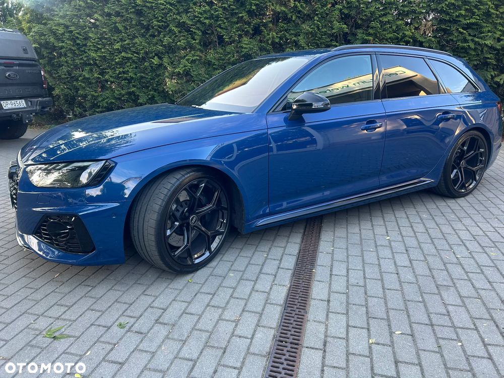 Audi RS4 Limousine - 4