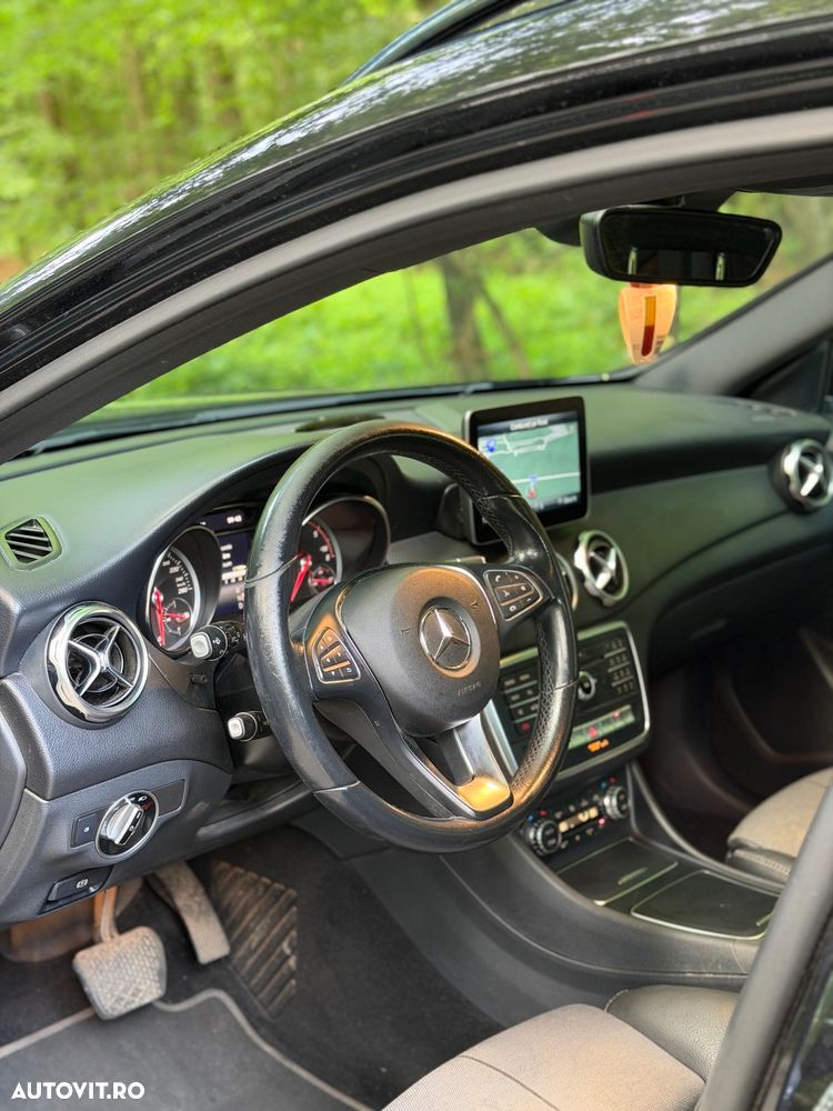 Mercedes-Benz GLA 200 d Aut. - 8