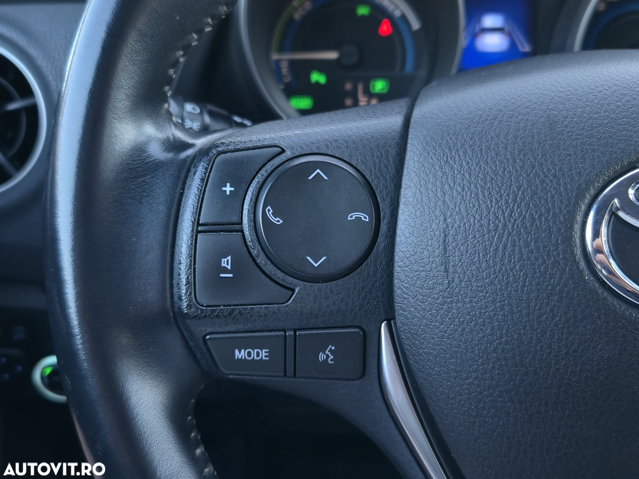 Toyota Auris 1.8 L VVT-i Hybrid Sol + - 24