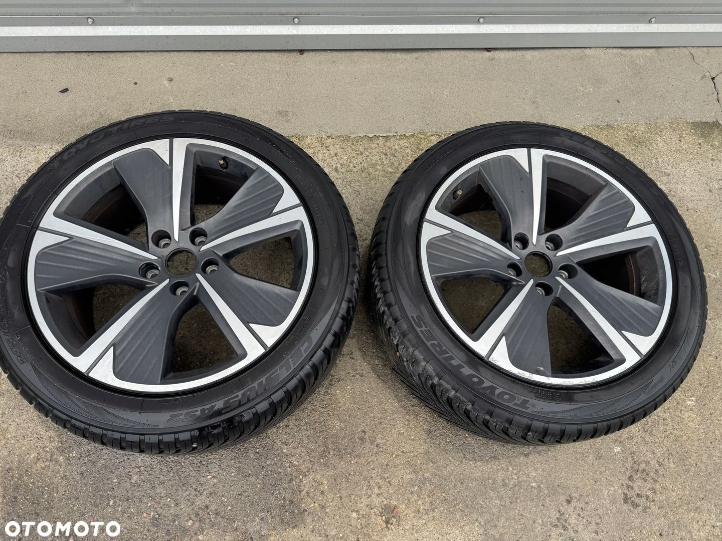 Cupra Formentor 1,5 TSI 2022r Felgi z oponami 245/45R18 - 1