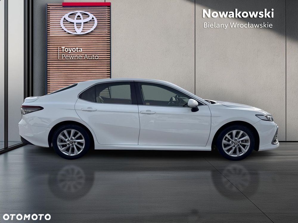 Toyota Camry 2.5 Hybrid Comfort CVT - 28