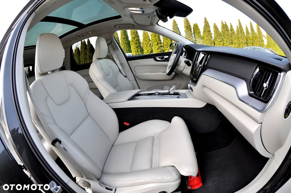 Volvo XC 60 T6 AWD Recharge Geartronic Inscription - 28