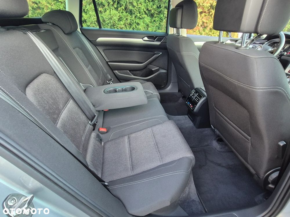 Volkswagen Passat - 28