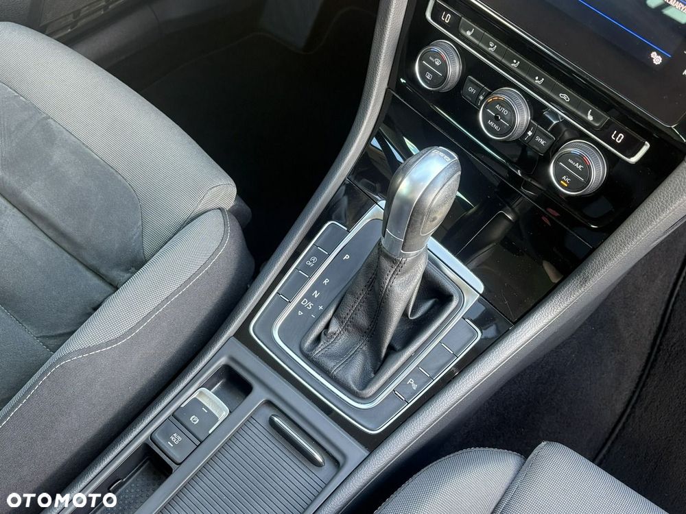 Volkswagen Golf 1.5 eTSI OPF DSG Style - 17