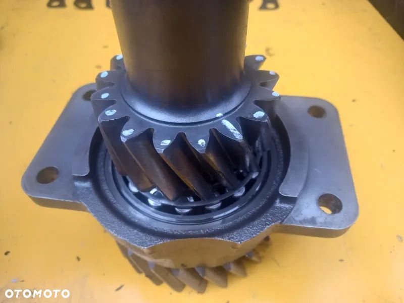 Wałek Z17 WOM PTO R184056 John Deere 7720 - 4