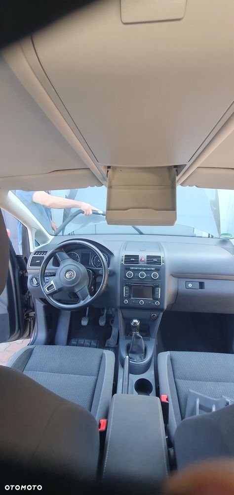 Volkswagen Touran - 10