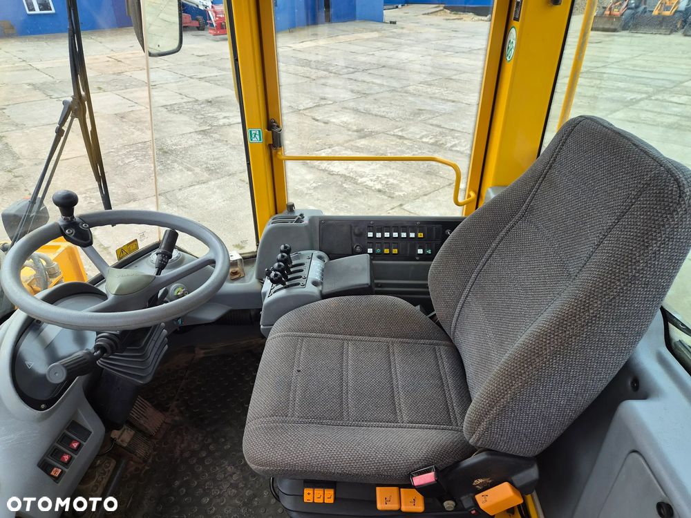 Volvo L 110 E spr z Niemiec tylko 6815 mtg !!! - 18