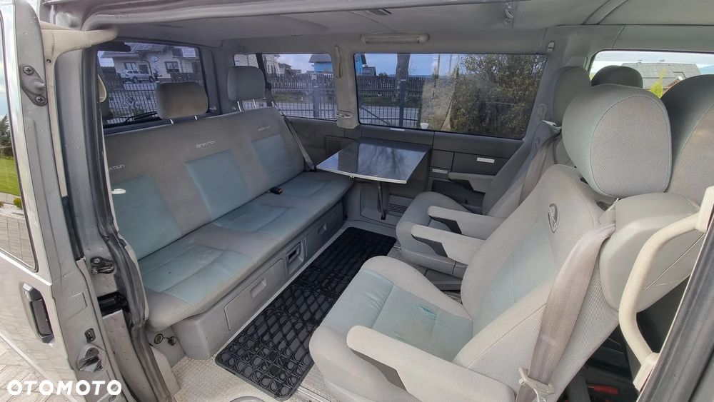 Volkswagen Caravelle - 9