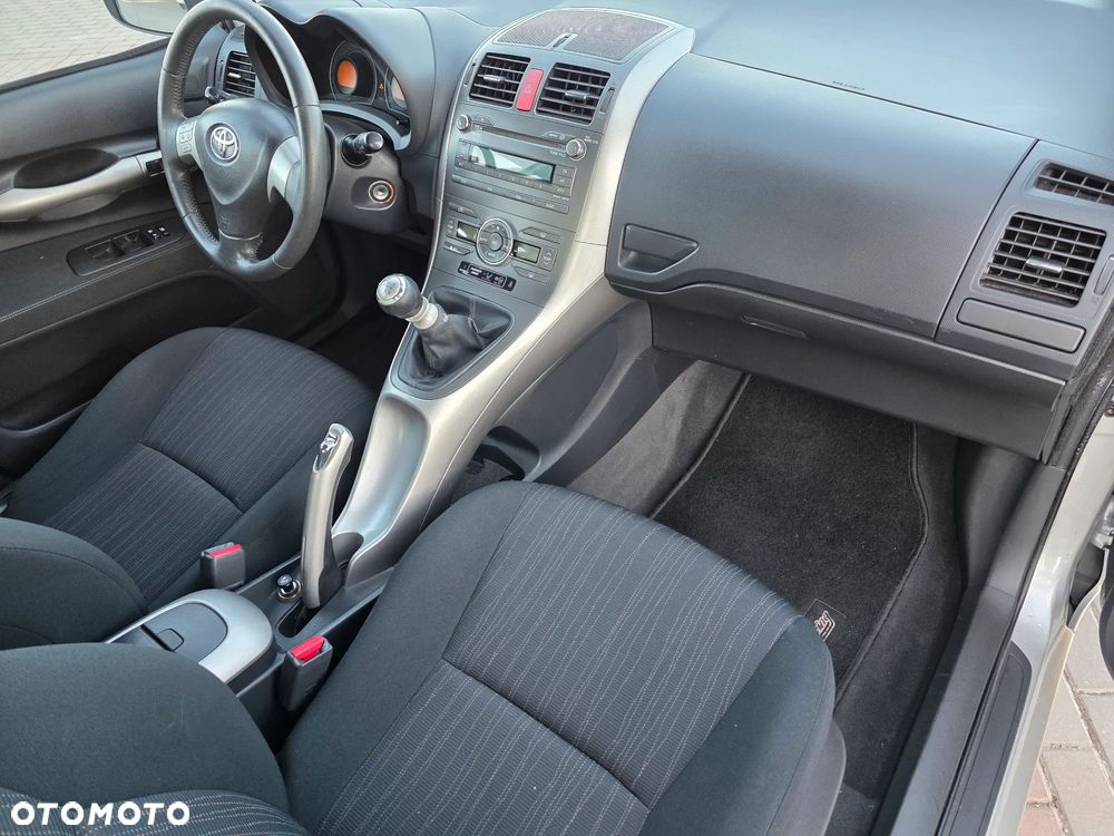 Toyota Auris 1.6 Life - 16