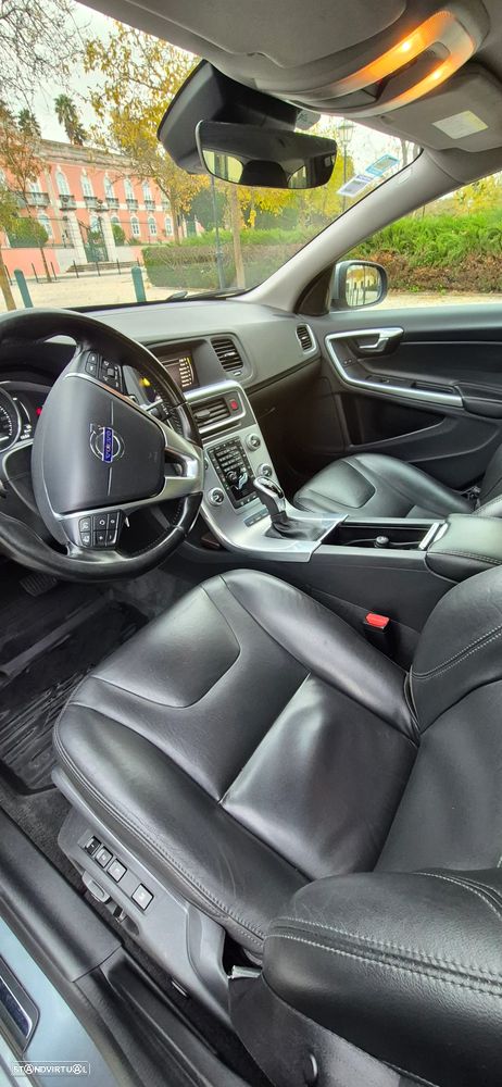 Volvo V60 2.4 D6 Summum AWD Phev - 3