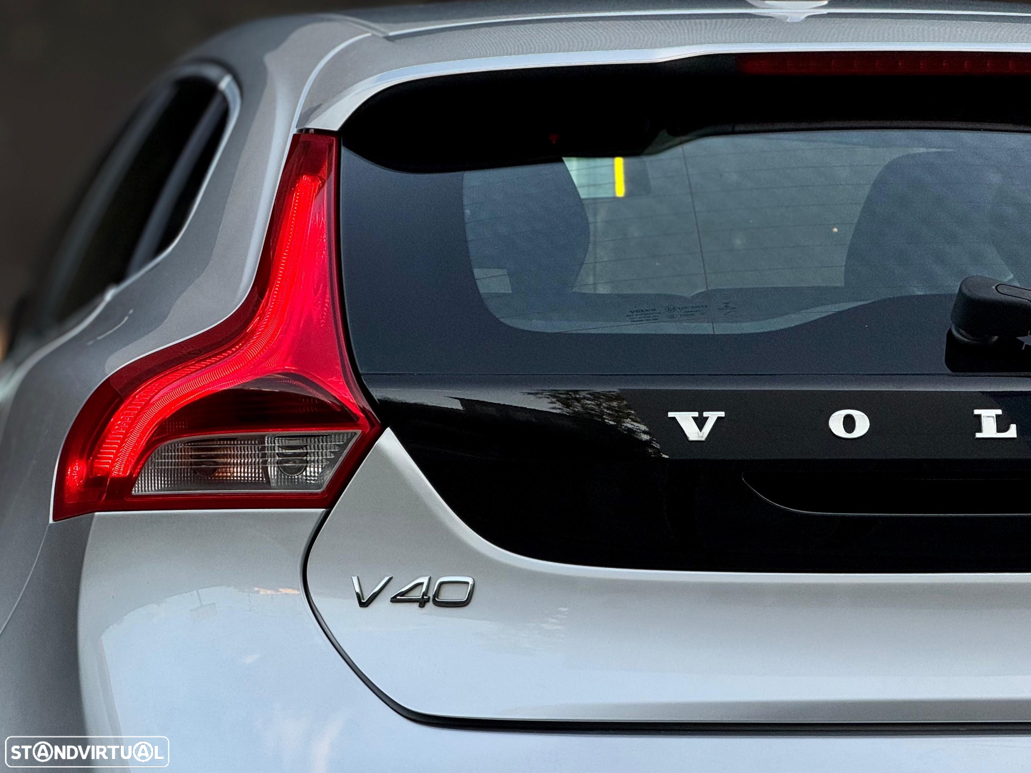 Volvo V40 1.6 D2 R-Design Momentum - 11