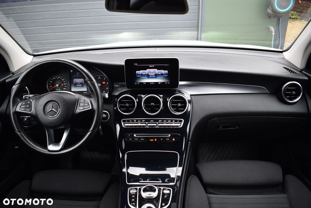 Mercedes-Benz GLC - 32