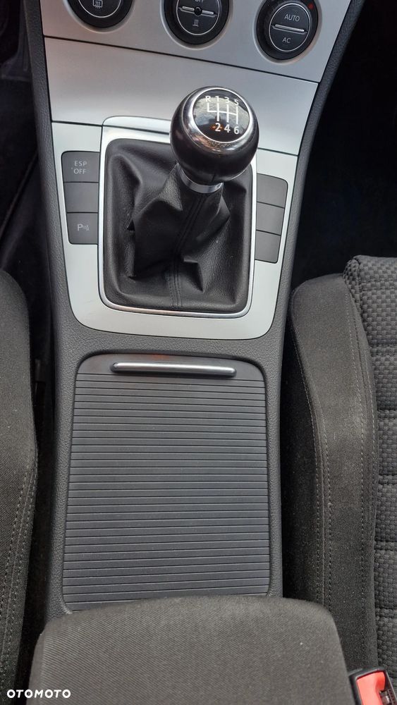 Volkswagen Passat 2.0 TDI DPF Sportline - 27