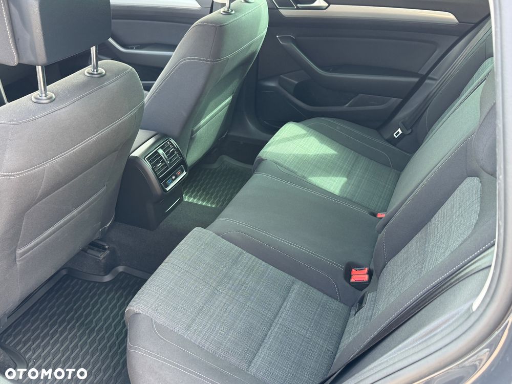Volkswagen Passat 2.0 TDI SCR DSG Elegance - 29