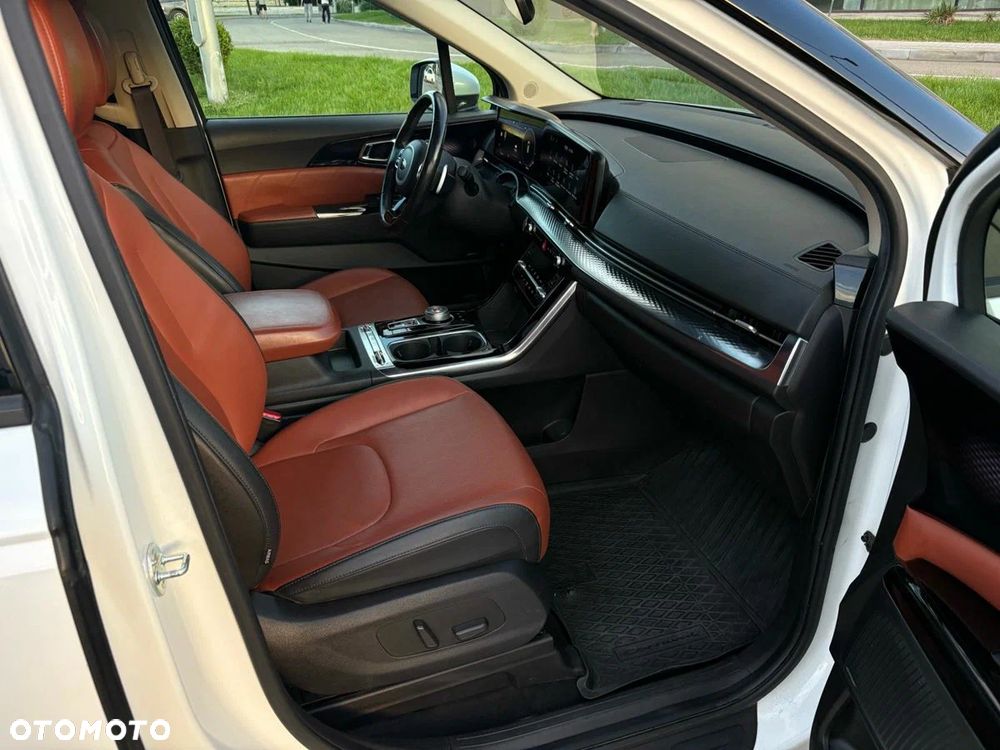 Kia Carnival - 27