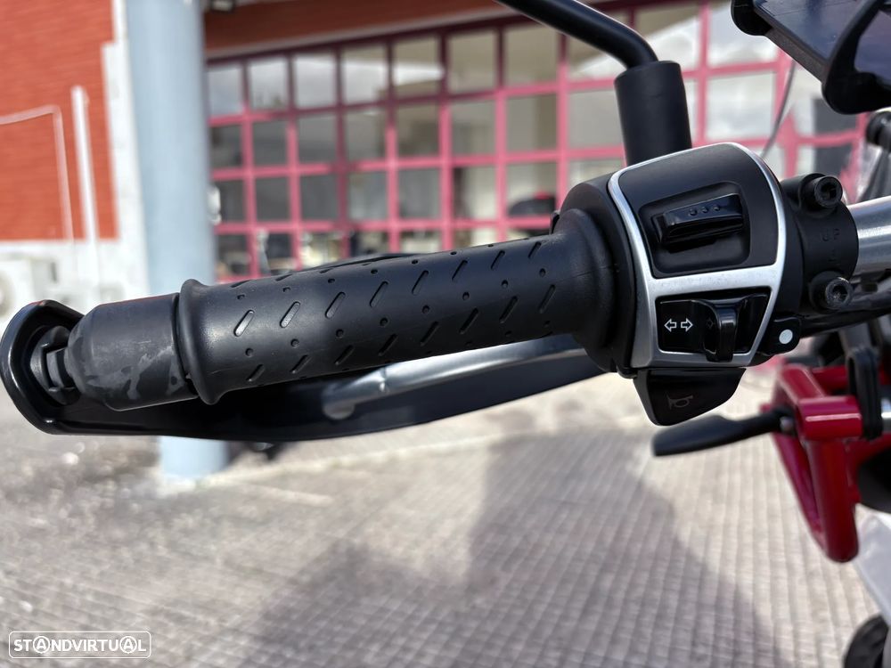 Moto Guzzi V85 TT - 18