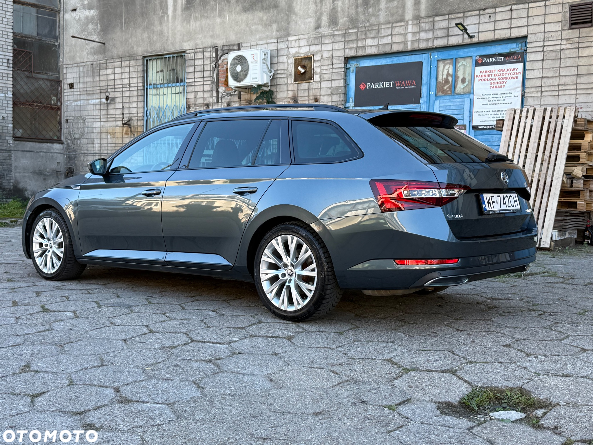 Skoda Superb Combi 1.8 TSI DSG SportLine - 3
