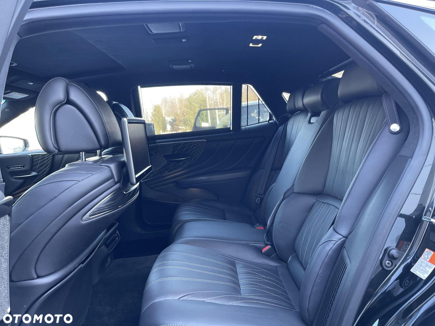 Lexus LS - 13