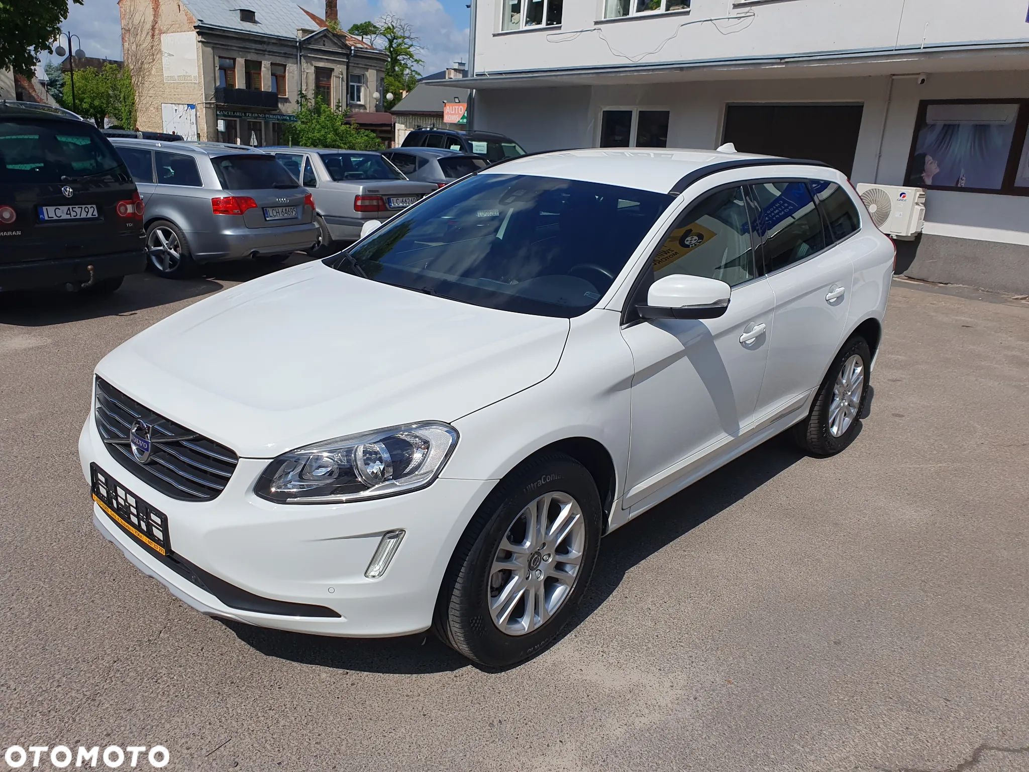 Volvo XC 60 D4 Momentum Pro - 1