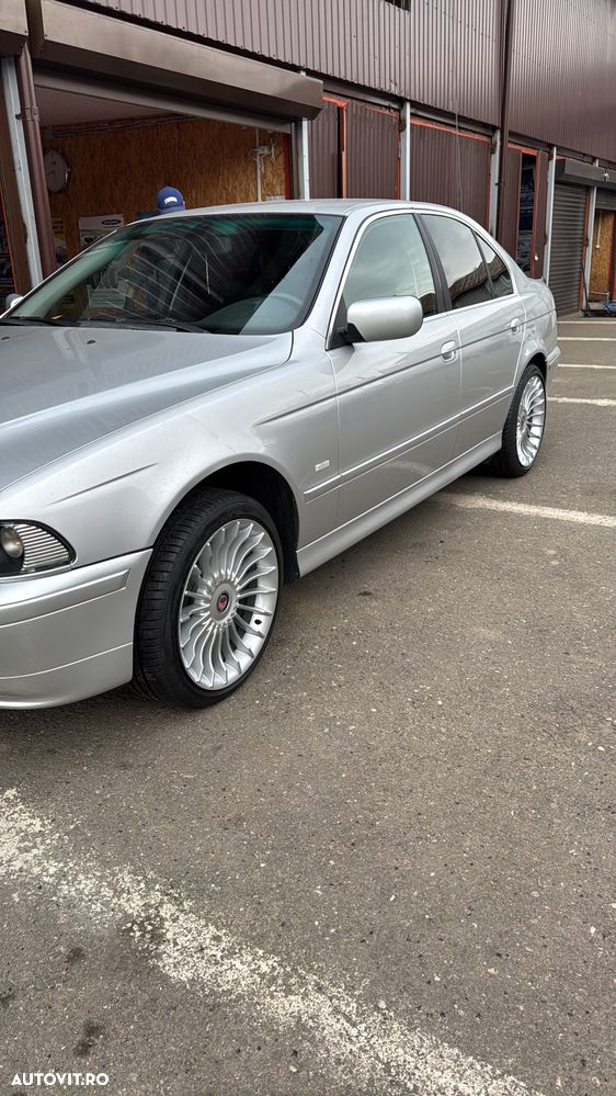 BMW Seria 5 525dA - 8